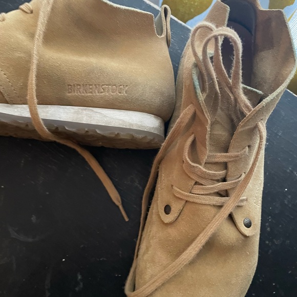 Birkenstock Size 9, Narrow to Medium Width - Picture 2 of 4